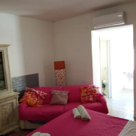 Economy Room's Séjour chez l'habitant Olbia